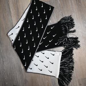 NIKE SCARF LARGE NIKE BLACK /NIKE ALLOVER TICK PRINT OFFICIAL SCARF ALL SEASON